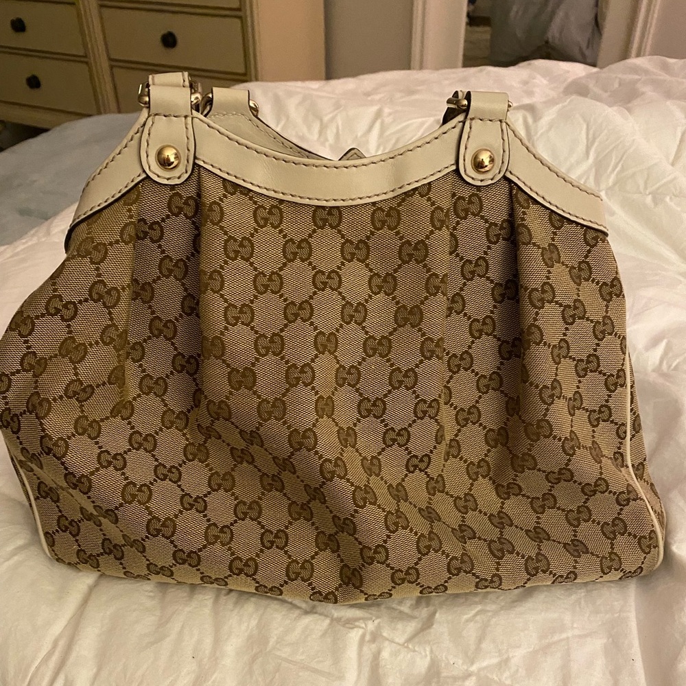 Clean, Flawless and Beautiful Authentic Gucci Sukey Bag